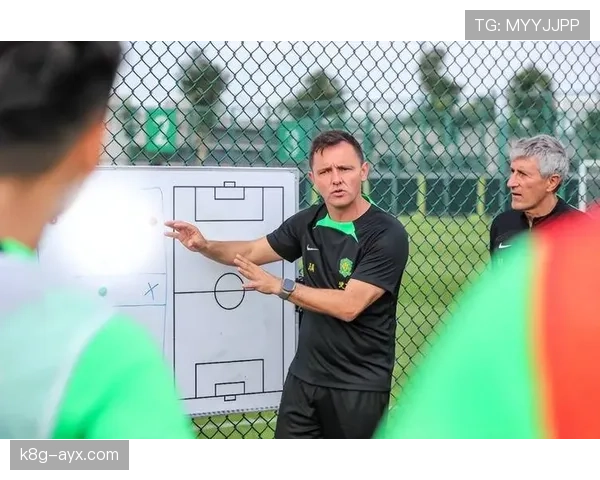 季前赛亮眼表现点燃期待，主教练揭秘战术革新引领球队突破