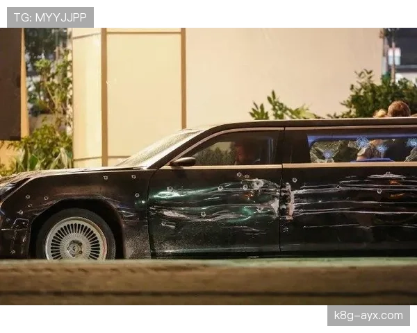 韦少新买的豪车停门口，邻居都以为开错片场了吧？